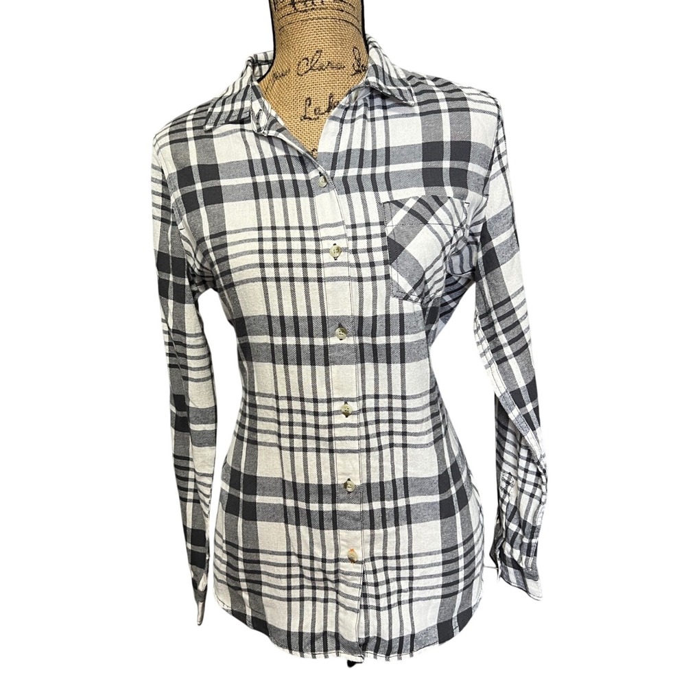Field & Stream Medium Black White Plaid Flannel Shirt‎ Long Sleeve Button Up Top